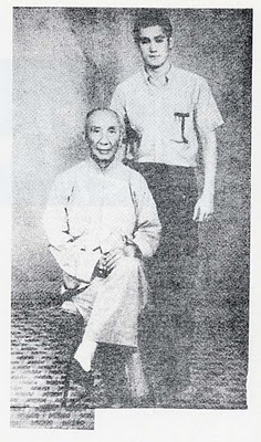 Bruce Lee com seu primeiro mestre de Kung Fu